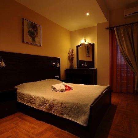 Pantheon Hotel & Suites Nerotriviá Habitación foto